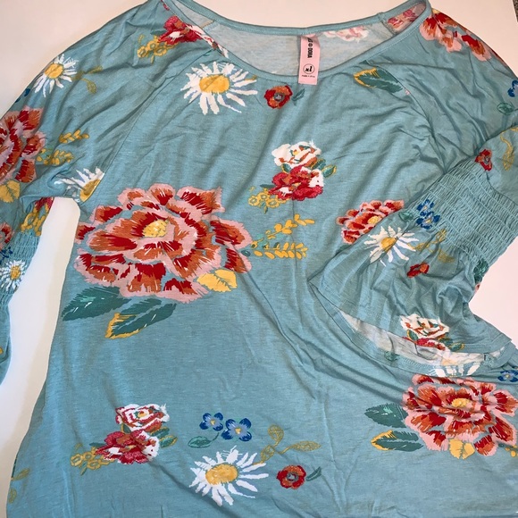 Agnes & Dora Dresses & Skirts - Agnes and Dora Bell Sleeve Dress